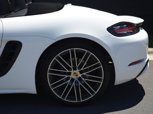 Certified 2024 Porsche 718 Boxster RWD image 32