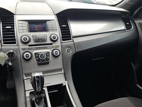 Used 2016 Ford Taurus SEL FWD image 11