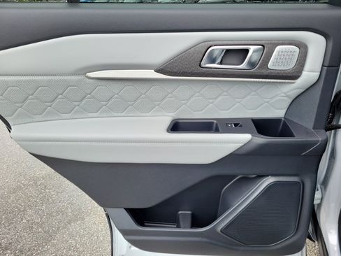 New 2026 Ford Explorer Platinum w/ LUX Leather Package AWD/4WD image 16