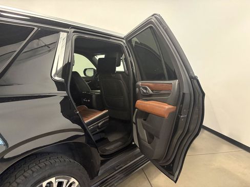 Used 2023 GMC Yukon Denali Ultimate AWD/4WD image 46