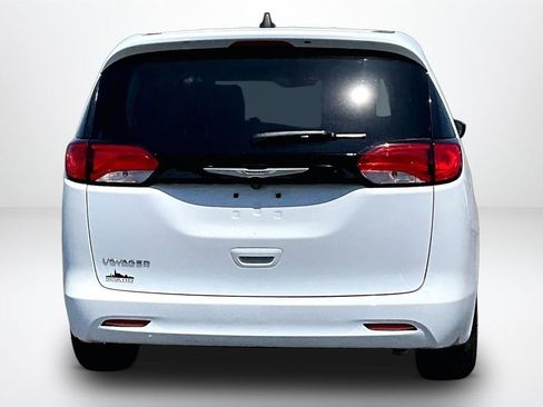 Used 2024 Chrysler Voyager LX FWD image 7