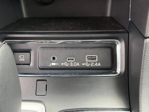 Used 2025 Subaru Ascent Limited AWD/4WD image 32