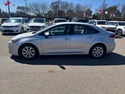 Used 2024 Toyota Corolla LE FWD image 4