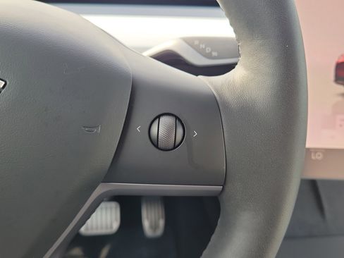 Used 2023 Tesla Model Y Long Range image 19