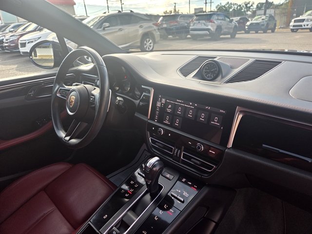 Used 2023 Porsche Macan AWD/4WD image 6