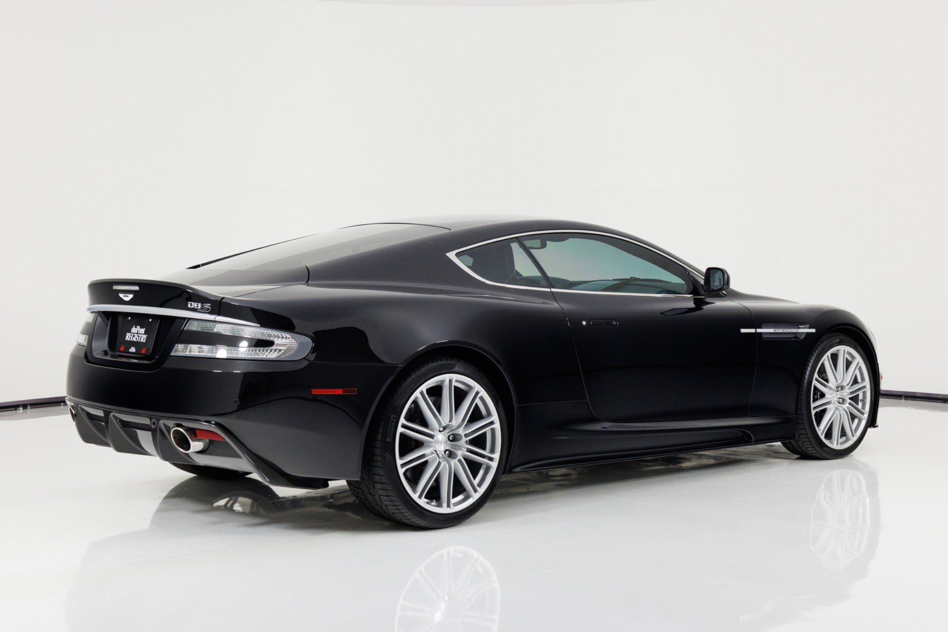 Used 2009 Aston Martin DBS Coupe RWD image 2