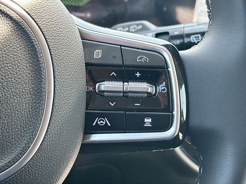 Used 2025 Kia Sorento S w/ Panoramic Sunroof Package image 12