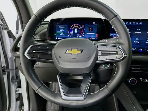 Used 2025 Chevrolet Traverse LT w/ Driver Confidence Package image 18