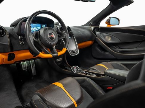 Used 2018 McLaren 570S Spider image 37