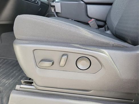 Used 2025 Chevrolet Silverado 2500 LT w/ Convenience Package image 12