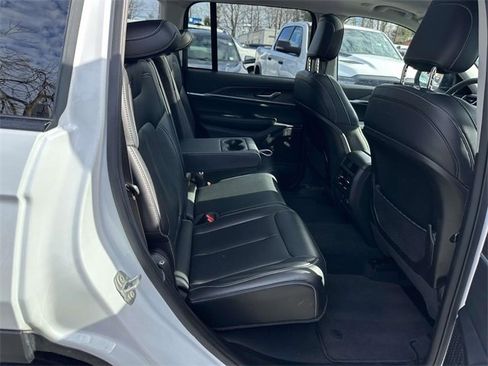 Certified 2023 Jeep Grand Cherokee Limited w/ Black Appearance Package image 22