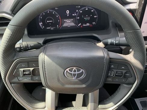 Used 2025 Toyota Tacoma TRD Sport w/ TRD Sport Upgrade Package image 19