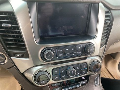 Used 2018 Chevrolet Suburban LT image 9