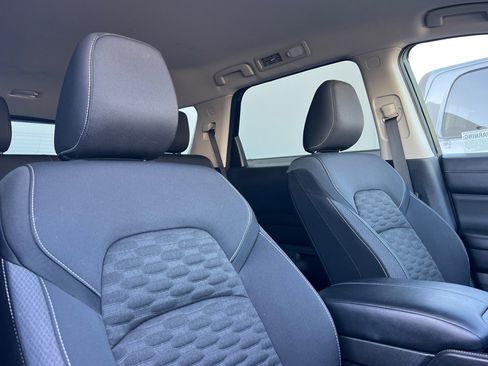 Used 2022 Nissan Pathfinder SV image 18