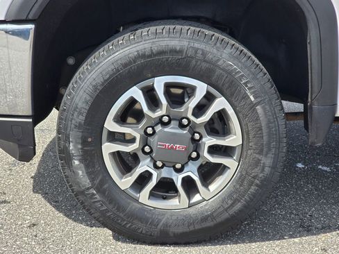Used 2022 GMC Sierra 2500 SLE w/ SLE Convenience Package AWD/4WD image 11