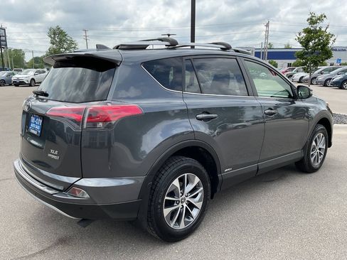 Used 2018 Toyota RAV4 XLE w/ Convenience Package AWD/4WD image 7