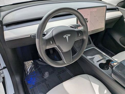 Used 2021 Tesla Model Y Long Range AWD/4WD image 10