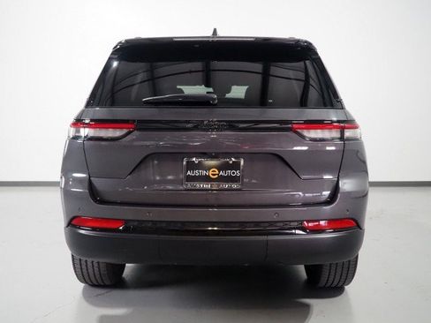 Used 2025 Jeep Grand Cherokee Altitude RWD image 47
