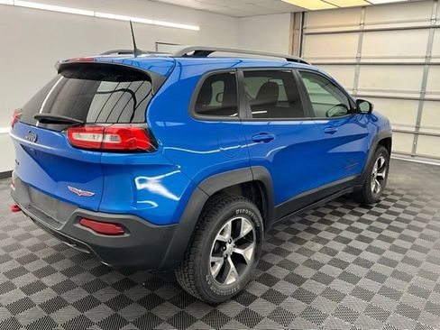 Used 2017 Jeep Cherokee Trailhawk AWD/4WD image 17