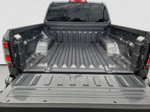 Used 2022 Nissan Frontier SV w/ Technology Package AWD/4WD image 19