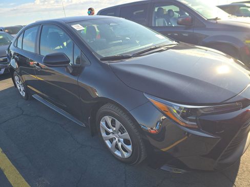 Used 2025 Toyota Corolla LE FWD image 4
