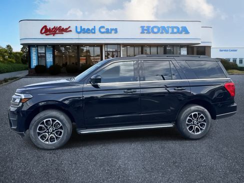 Used 2022 Ford Expedition XLT AWD/4WD image 2