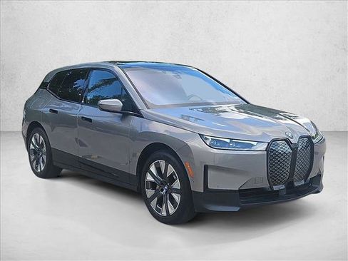 Used 2024 BMW iX xDrive50 AWD/4WD image 3