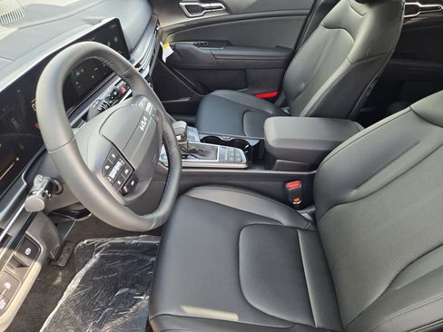 Certified 2026 Kia Sportage EX w/ EX Panorama Roof Package FWD image 9
