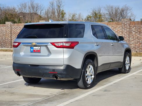 Used 2021 Chevrolet Traverse LS image 6
