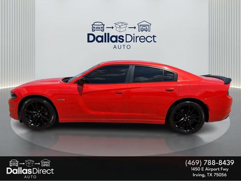 Used 2018 Dodge Charger SXT w/ Blacktop Package RWD image 9