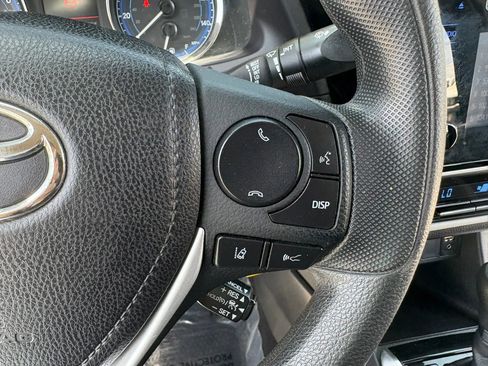 Used 2017 Toyota Corolla LE image 21