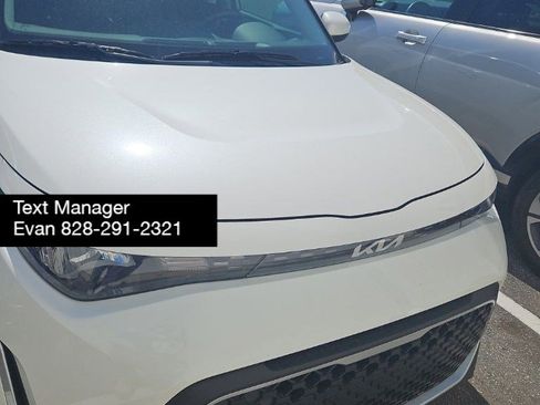 Used 2025 Kia Soul LX w/ LX Technology Package FWD image 1