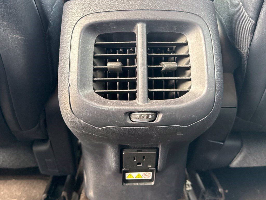 Used 2017 Jeep Cherokee Limited FWD image 9