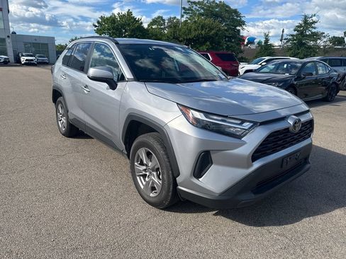 Used 2025 Toyota RAV4 XLE AWD/4WD image 9