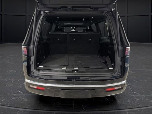 Certified 2024 Jeep Wagoneer L Series III w/ Premium Group I image 15