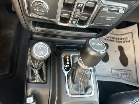 Used 2021 Jeep Gladiator Overland w/ Popular Equipment Package AWD/4WD image 32