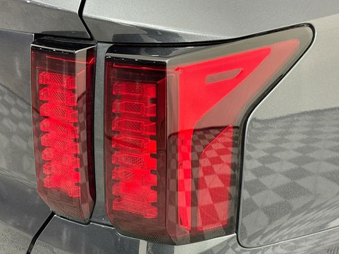 Used 2023 Kia Sorento S image 33