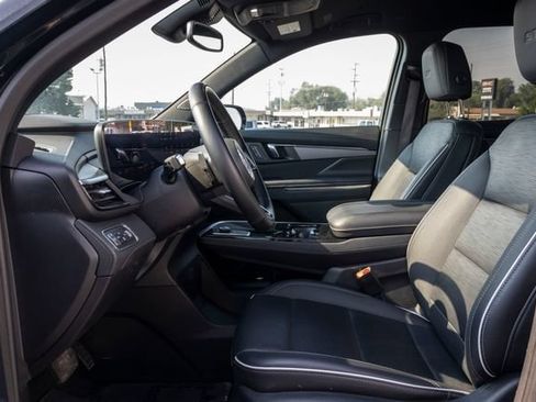 Used 2025 Buick Enclave Sport Touring AWD/4WD image 10