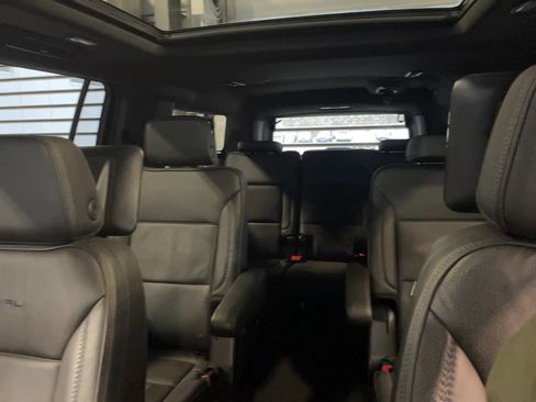 Used 2024 GMC Yukon XL Denali w/ Advanced Technology Package AWD/4WD image 25