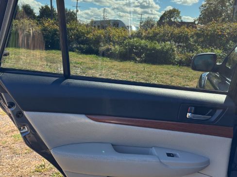 Used 2014 Subaru Outback 2.5i Limited image 21