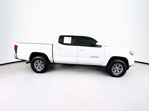 Used 2018 Toyota Tacoma SR5 image 11