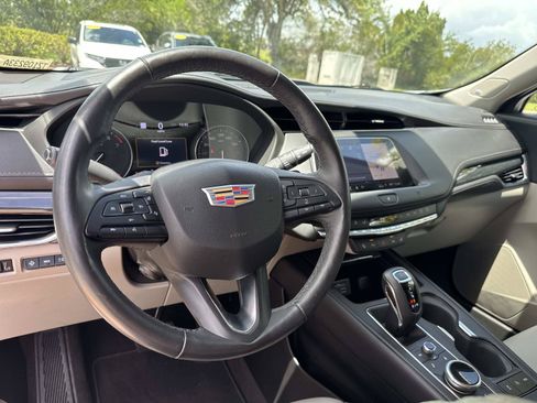 Used 2019 Cadillac XT4 Premium Luxury w/ Technology Package FWD image 16