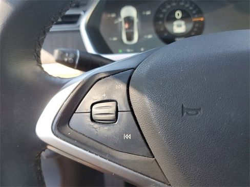 Used 2013 Tesla Model S Base image 27