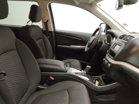 Used 2019 Dodge Journey SE FWD image 21