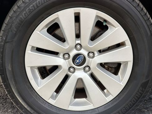 Used 2019 Subaru Outback 2.5i Premium image 14