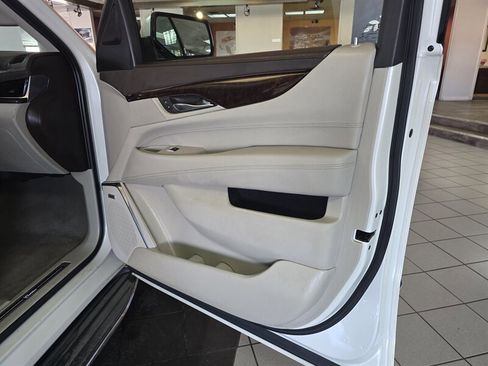 Used 2015 Cadillac Escalade ESV Luxury image 13