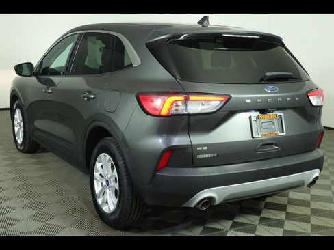Used 2020 Ford Escape SE FWD image 19