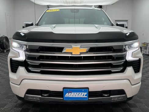 Used 2025 Chevrolet Silverado 1500 High Country w/ Technology Package image 15