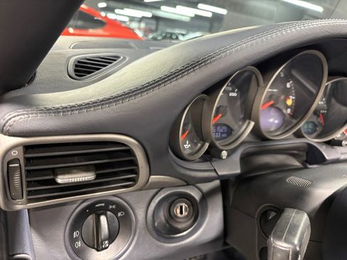 Used 2005 Porsche 911 Carrera RWD image 10