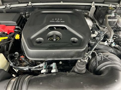 Used 2025 Jeep Wrangler Unlimited Rubicon AWD/4WD image 19